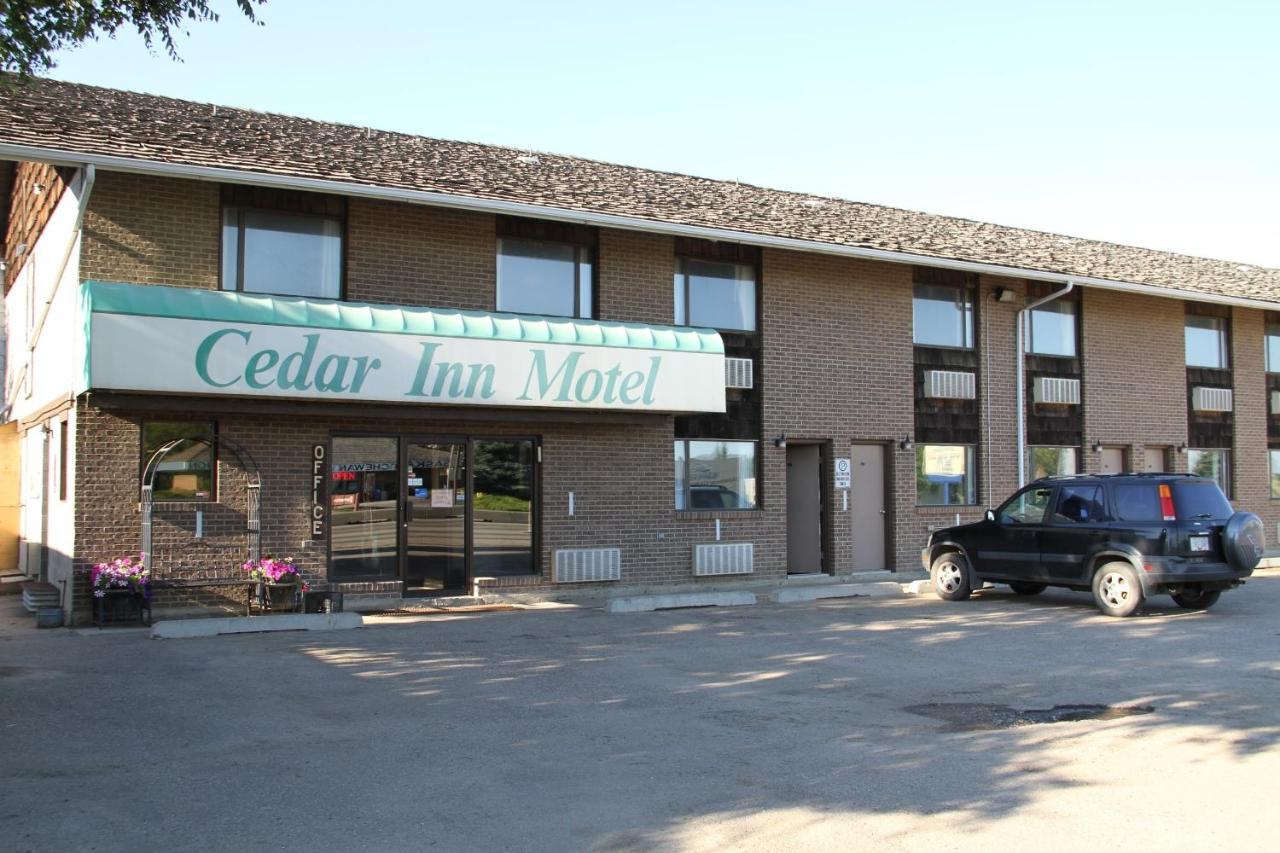 Cedar Inn Ллойдмінстер Екстер'єр фото